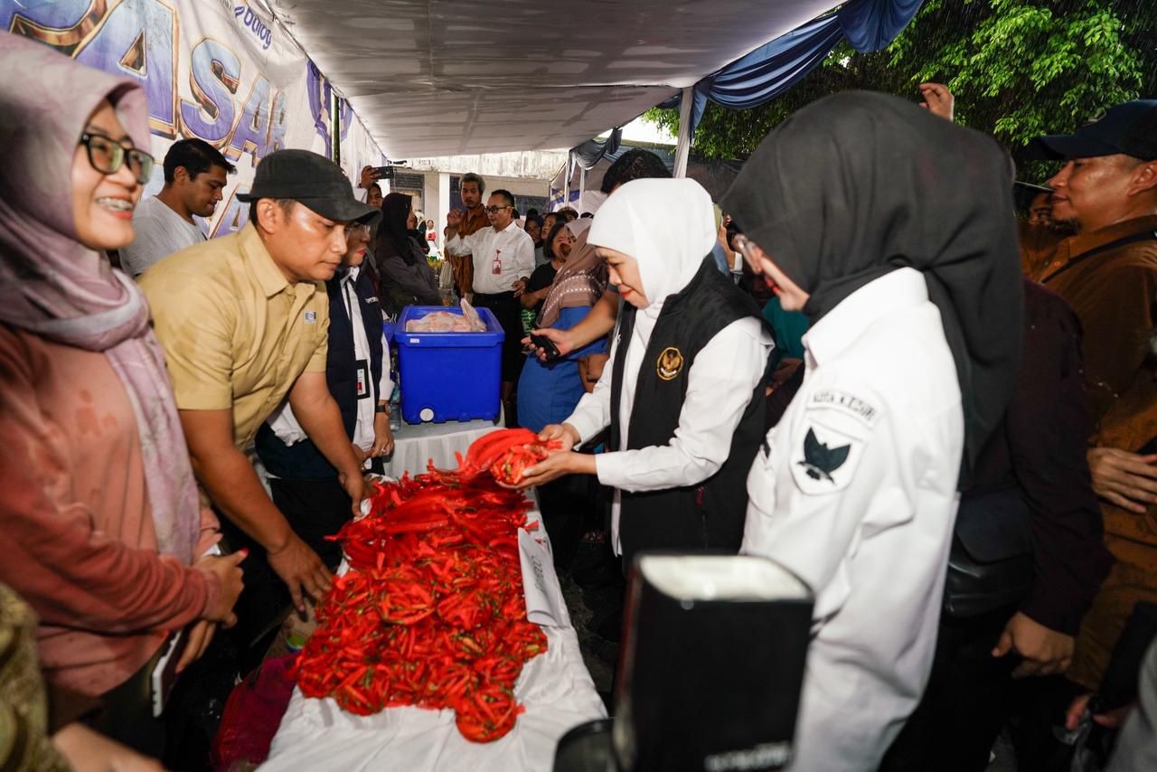 Gubernur Khofifah Gelar Pasar Murah di Kediri, Upaya Kendalikan Inflasi dan Sediakan Sembako Murah Jelang Idul Adha