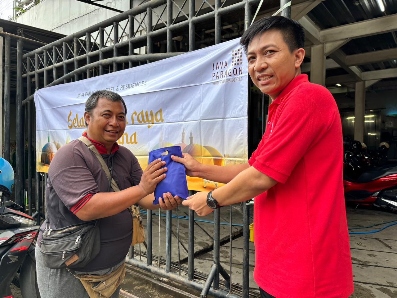 Java Paragon Hotel Surabaya Berbagi Kurban Iduladha untuk Masyarakat Sekitar