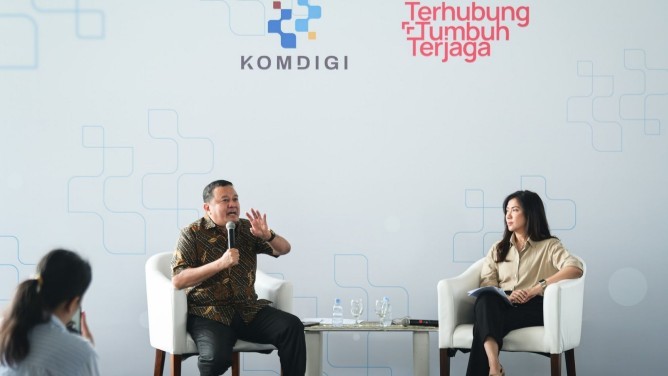 Registrasi SIM Biometrik Pakai Pengenalan Wajah, Komdigi Jamin Data Aman