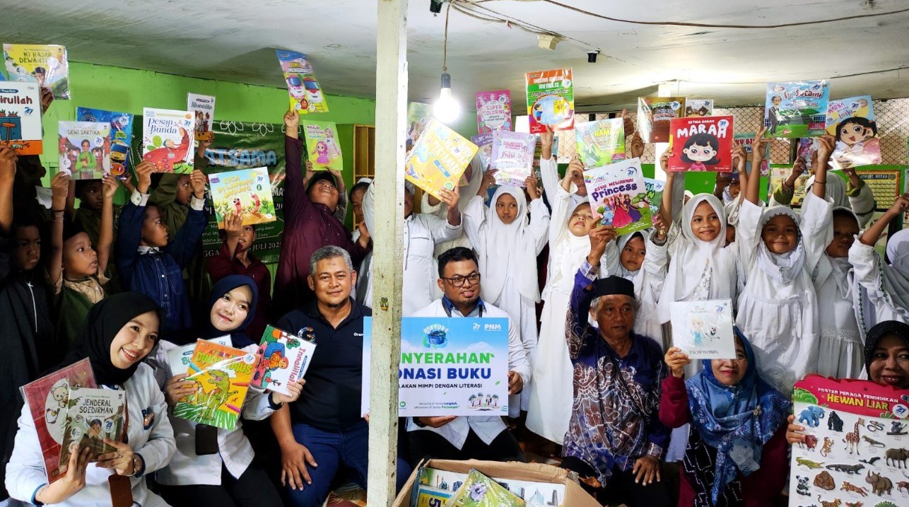 Potret Senyum Anak-Anak Pedalaman Mendapat Ribuan Buku Baru dari PNM