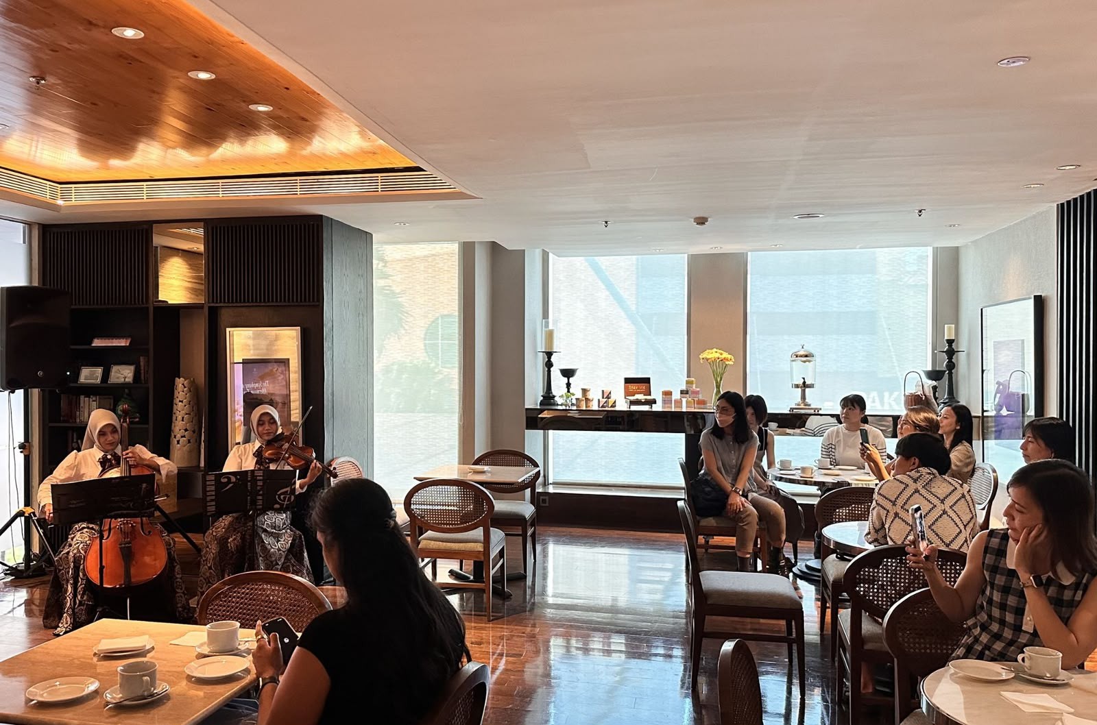 Sambut Hari Musik Sedunia, Ascott Waterplace Surabaya Hadirkan Afternoon Tea Artisan Bali