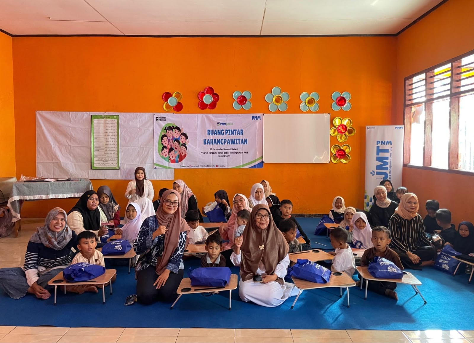 Senangnya Anak-Anak Bisa Belajar Gratis di Ruang Pintar Karangpawitan