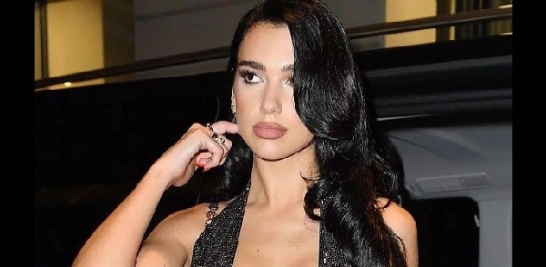 Mengapa Dua Lipa Mengumpulkan Buku-Buku Terlarang? Jawabannya Ada di Portugal