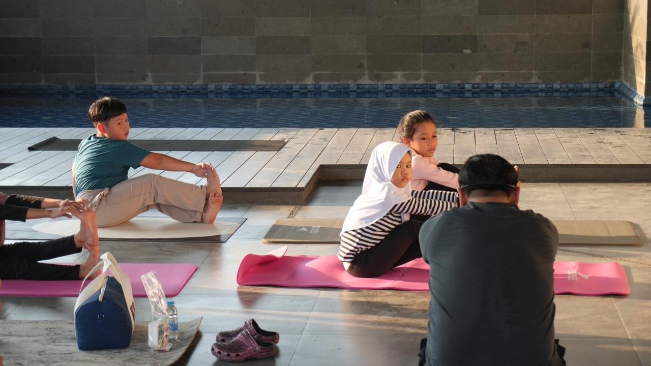 Java Paragon Surabaya Gelar Morning Yoga, Dorong Gaya Hidup Sehat Lewat Simply Wellness