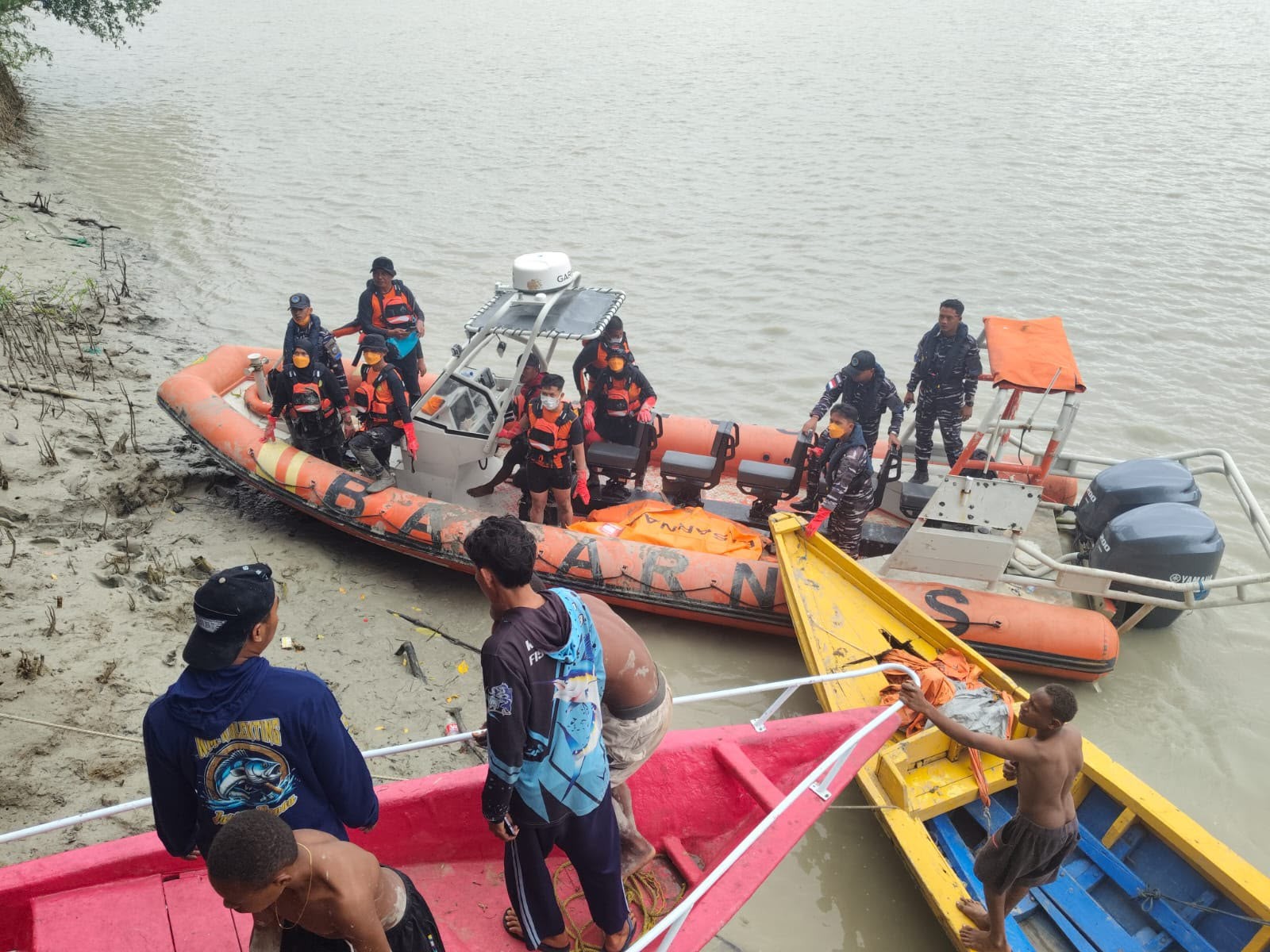 Kolaborasi Kodaeral XI Bersama Tim SAR Merauke Berhasil Temukan Korban Jatuh di Sungai Maro
