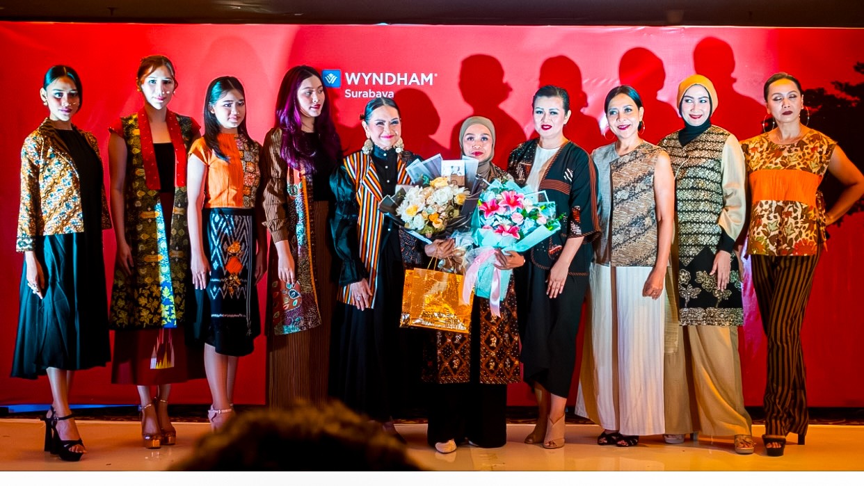 Afternoon Lifestyle ala Wyndham Surabaya City Centre, Dukung Karya Busana Desainer Lokal