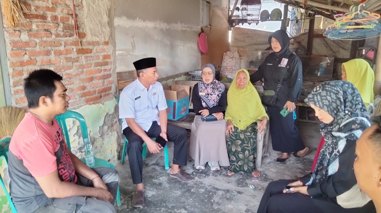 SWH Bersama Bupati Lucky Hakim Tinjau Rumah Warga Roboh di Indramayu