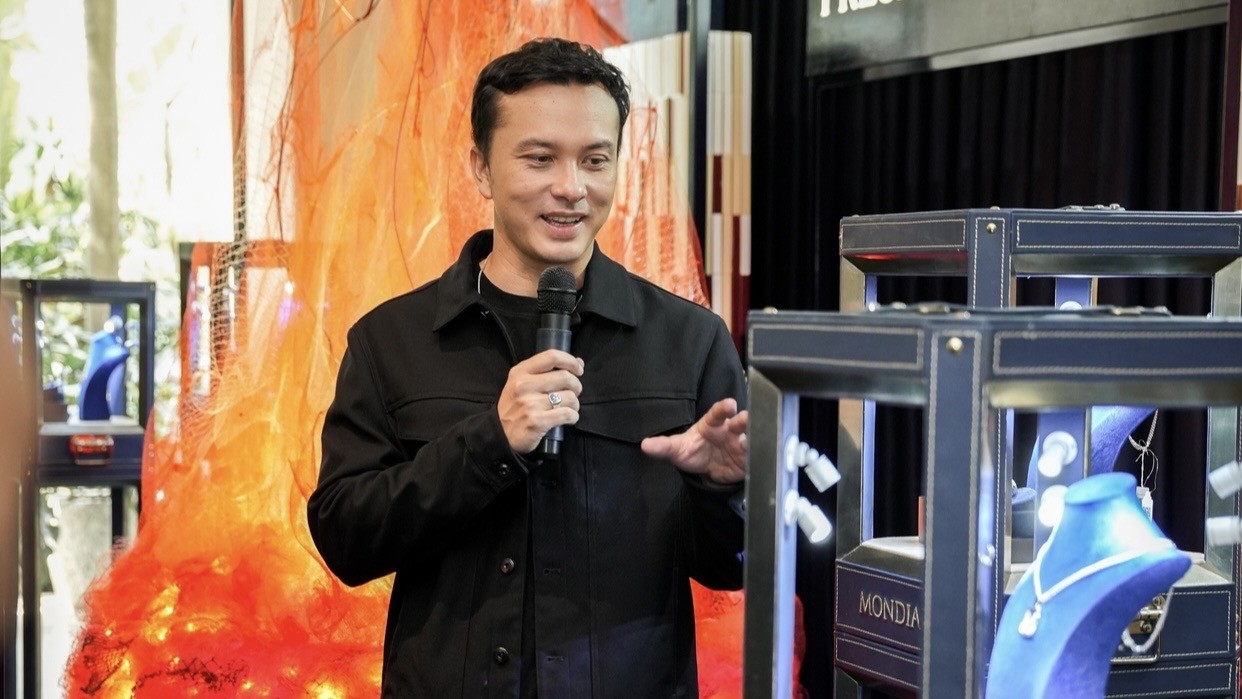 MONDIAL bersama Nicholas Saputra Perkaya Koleksi Terbaru, Filosofi Api Precious Fire & Stone