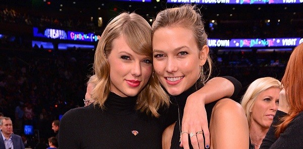 Karlie Kloss Tak Mau Bongkar Pernikahan Taylor Swift, tapi Ungkap Satu Hal Ini