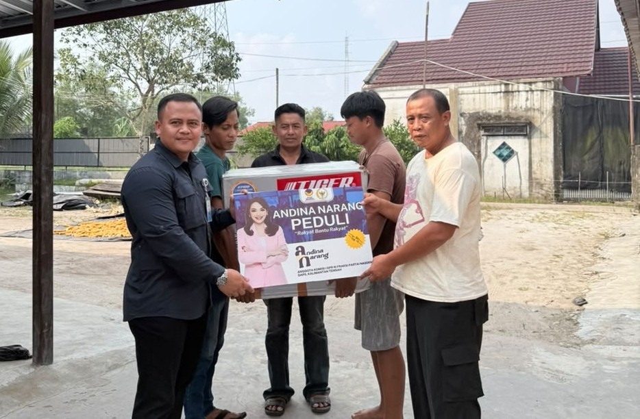 Salurkan Bantuan Genset, Andina Narang: Pemadaman Listrik Merugikan Peternak Ayam