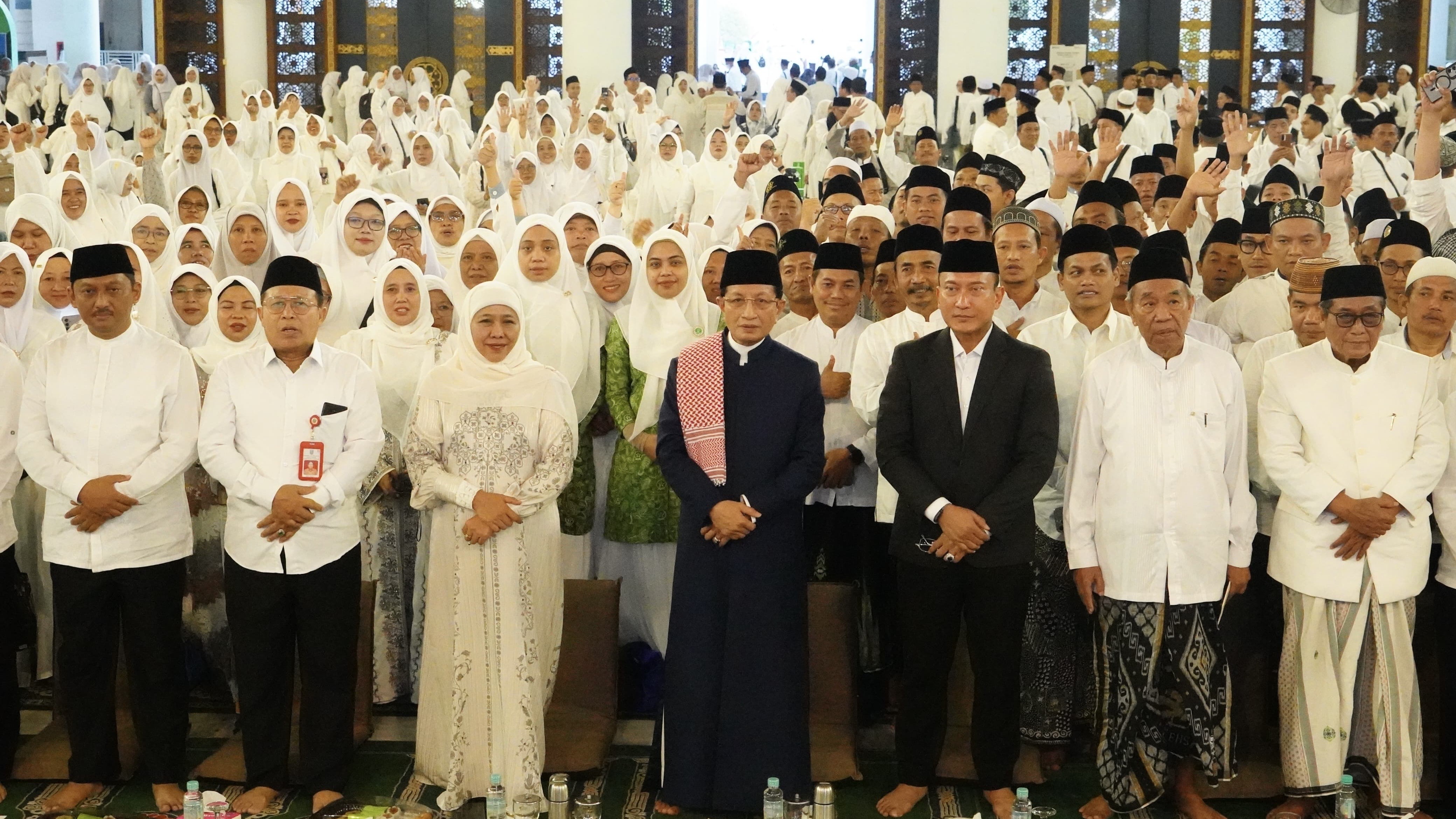 Menuju IGIC 2026, Menag Tegaskan Masjid Pilar Perdamaian & Peradaban Dunia pada Tabligh Akbar di Surabaya