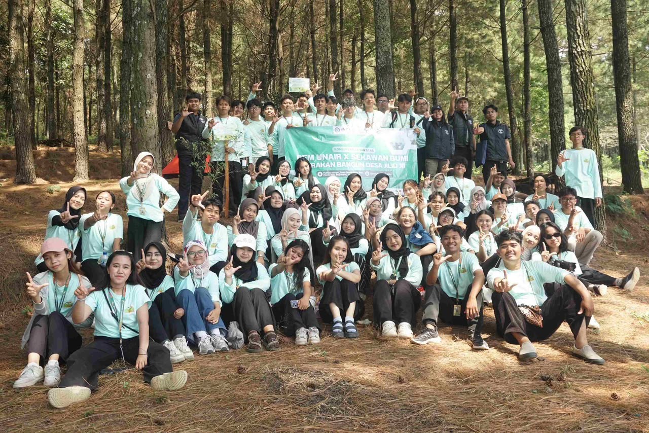 BEM UNAIR Tanam 200 Bibit Pohon Produktif di Puthuk Sempu Mojokerto