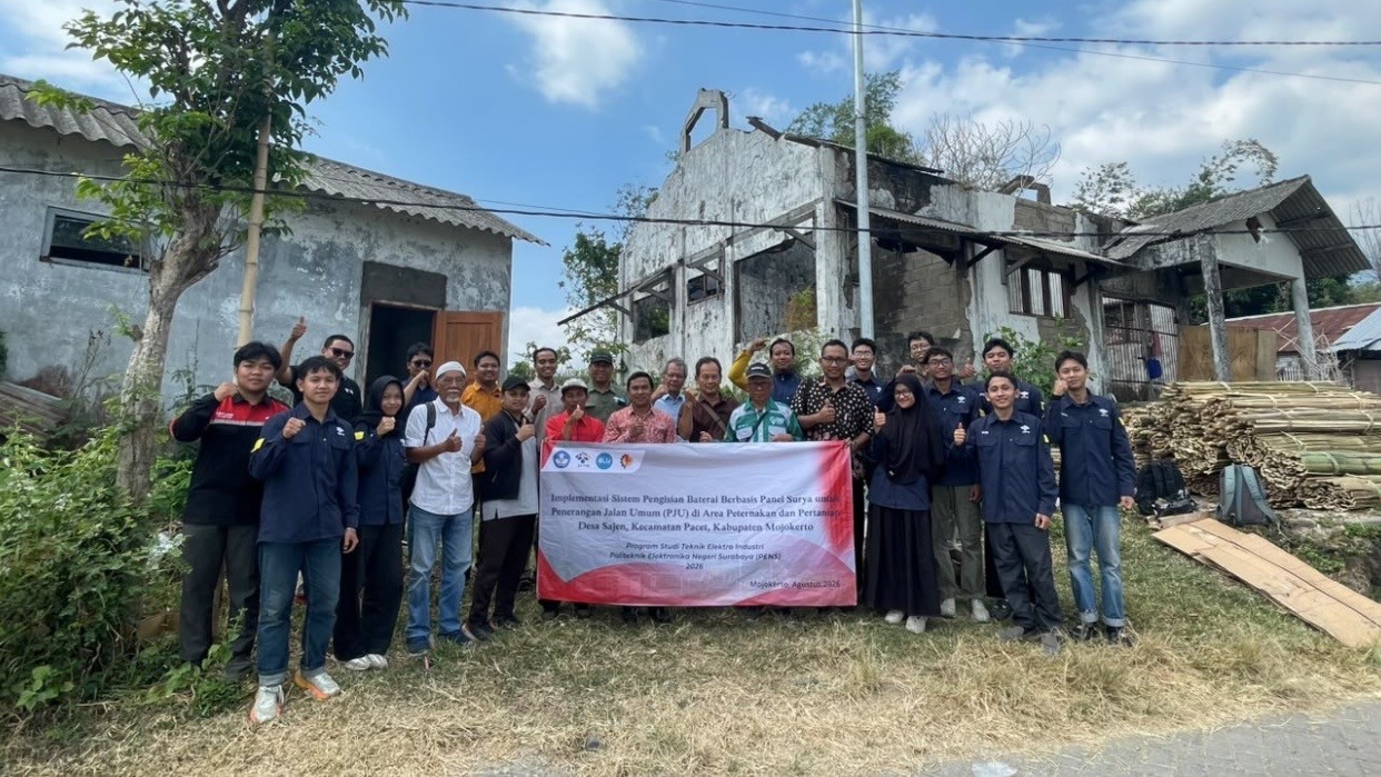 Prodi Sarjana Terapan Teknik Elektro Industri PENS Implementasikan Sistem Pengisian Baterai Berbasis Panel Surya di Sajen, Pacet