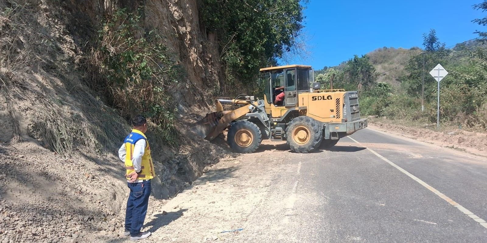 Pemerintah Pastikan Seluruh Jalan Trans Flores Kembali Fungsional Pascagempa