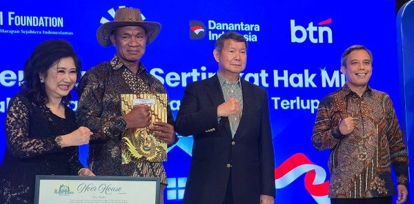 BTN dan PHSI Serahkan 30 Sertifikat Rumah untuk Keluarga Pejuang dan Veteran