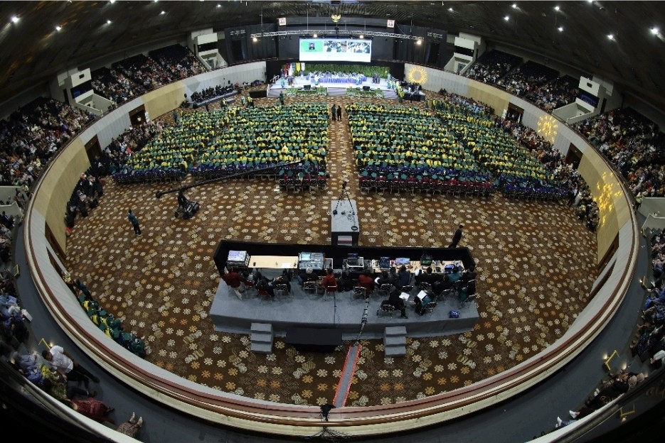 Perbanas Institute Wisuda 951 Lulusan, Mendiktisaintek Ingatkan Integritas di Era Jalan Pintas
