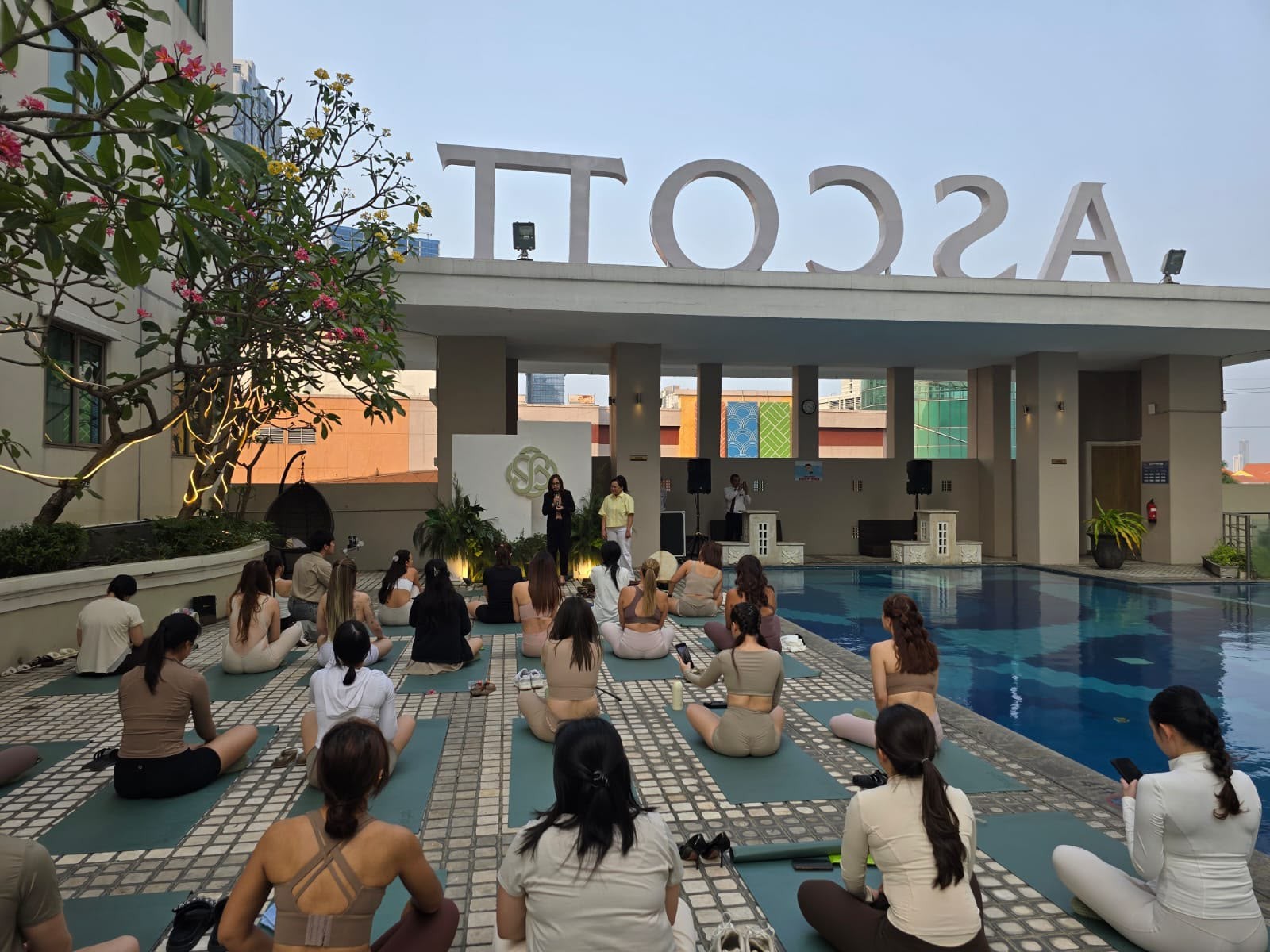 Ascott Waterplace Surabaya Hadirkan “Sunset Ritual”, Padukan Yoga dan Sound Healing