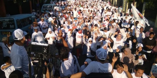 Ribuan Relawan Roemah Djoeang Prabowo-Sandi Putihkan Cirebon