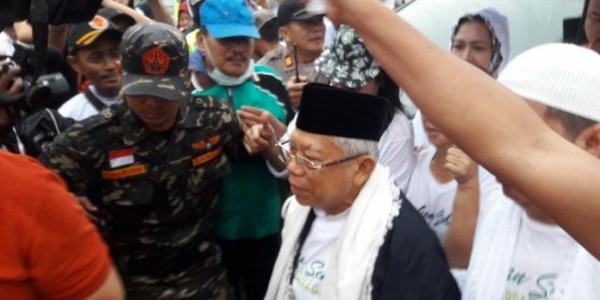 Cawapres 01 Terharu Liat Pendukung dan Simpatisan Rela Hujan-hujanan