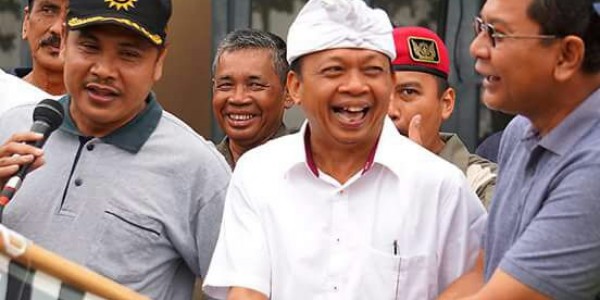 Cagub PDIP, Wayan Koster Lepas Pawai Ta’aruf dan Jalan Sehat dalam rangka Milad Muhammadiyah ke-105