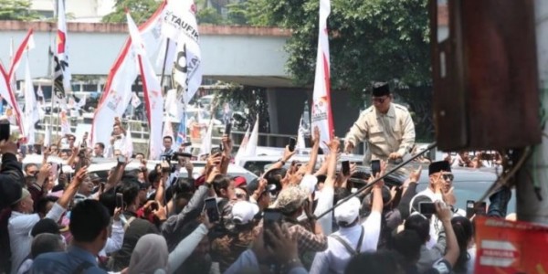 Di Bandung Prabowo Diteriakin Massa