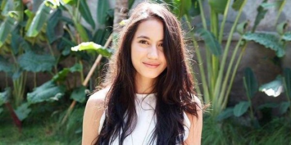 Gara-gara Posting Naik Kereta Ekonomi, IG Artis Cantik Ini Diserbu Netizen