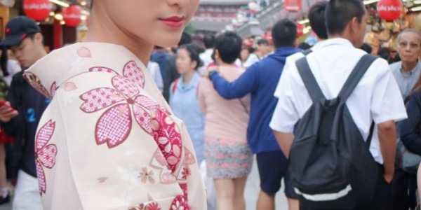Cantiknya, Penampilan ‘Sang Penari’ Dibalut Kimono