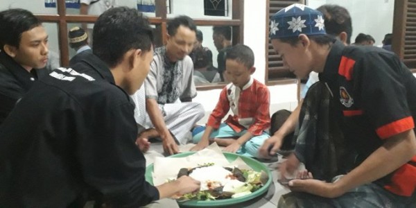 Buka Bersama di Musholla Umar Bin Khatab, Jimbaran Bali
