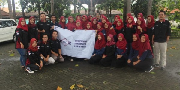Belasan Pengurus UKMP UM Studi Banding ke DAC AP Unesa