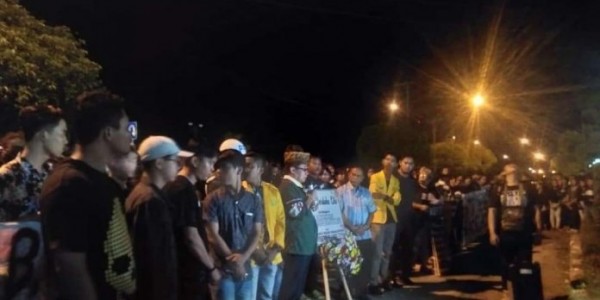 Mahasiswanya Tewas, Rektor UPR Turut Hadir Meramaikan Aksi Solidaritas Palangkaraya