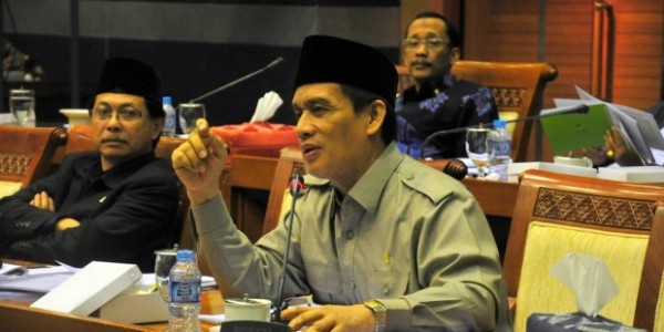 DPR Usul Dana Kelurahan Untuk Tenaga Honorer