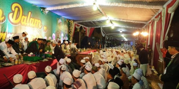 Ribuan Jamaah Padati Kawasan PP. Tarbiyatul Qulub untuk Larut dalam Sholawat & Dzikir
