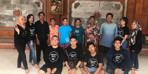 Sambut Hari Raya Nyepi, Komunitas KNB Berbagi dengan Lansia Penghuni Panti Sosial