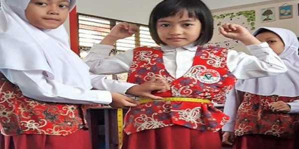 Siswa Kelas Dua SD 001 Balikpapan Timur Dididik Jadi Fashion Designer