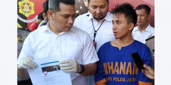 Tega, Suami Jual Istri Yang Baru Melahirkan Untuk Threesome
