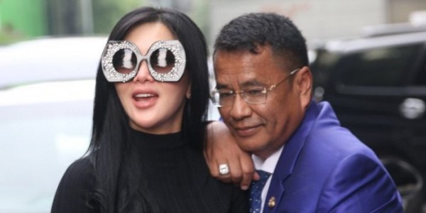 Mengaku Tidak Tahu UU Aturan Jalan, Syahrini Minta Maaf Lewat YouTube