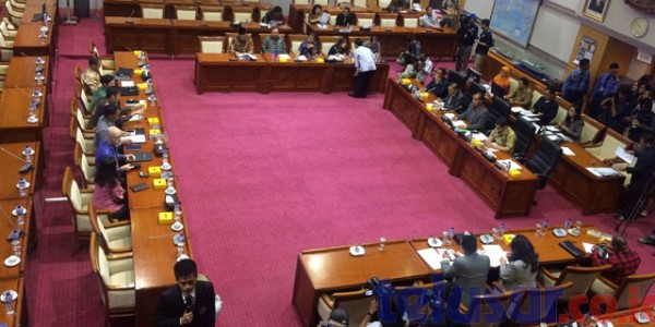 Kompak, DPR Keroyok Facebook Soal MoU dengan Dr. Kogan