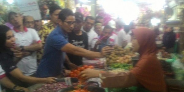 Kunjungi Pasar Tradisional, Sandiaga Bakal Fokus Benahi Perekonomian