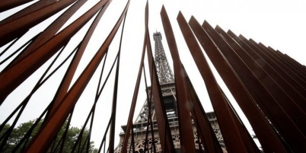 Pagar Anti-Teror Dipasang Di Menara Eiffel
