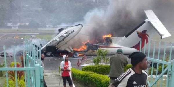 Papua Niugini Umumkan Keadaan Darurat, Massa Bakar Pesawat Dan Rumah Gubernur