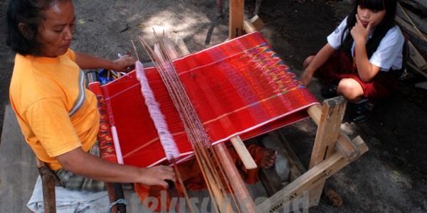 Tenun Ulos Batak Samosir