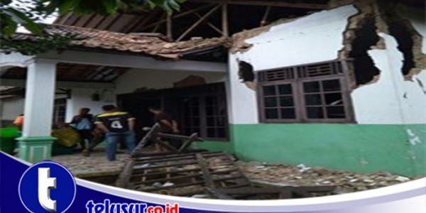 Belum Lama Menjabat Mensos Langsung Tinjau Korban Gempa Banten