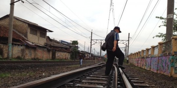 Rel Kereta Cilebut-Bogor Patah
