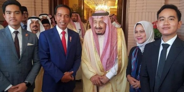 Jokowi Bawa Kedua Putranya Bertemu Raja Salman