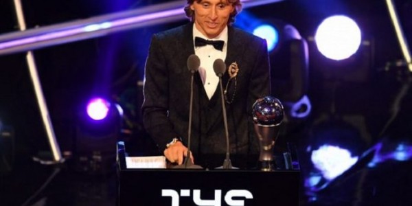 Singkirkan Ronaldo dan Salah, Luka Modric Jadi Pemain Terbaik Versi FIFA 2018