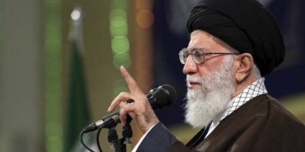 Khamenei Kritik Dua Pejabat Iran