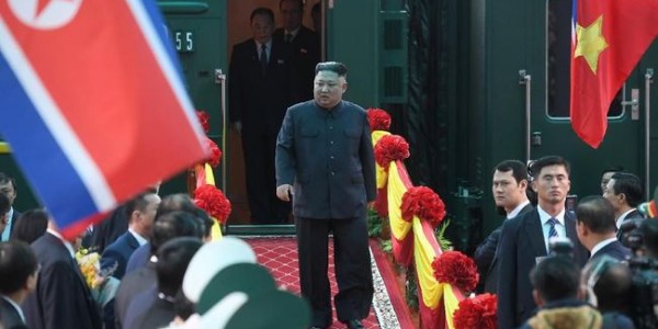Tiba di Vietnam, Jon Un Disambut Hangat Warga Hanoi