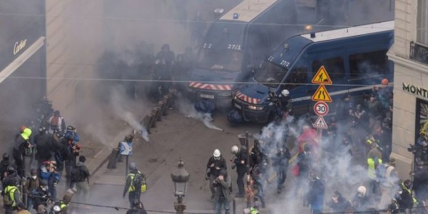 Demo Rompi Kuning di Prancis Berakhir Chaos