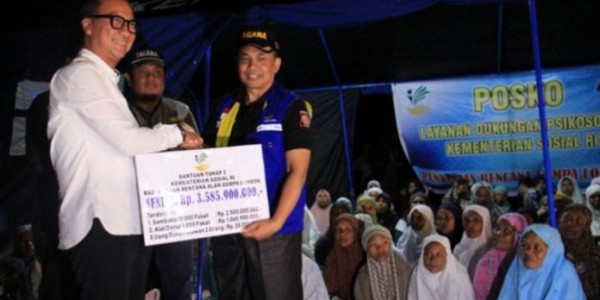 Mensos Kunjungi Korban Gempa Di Sumbawa