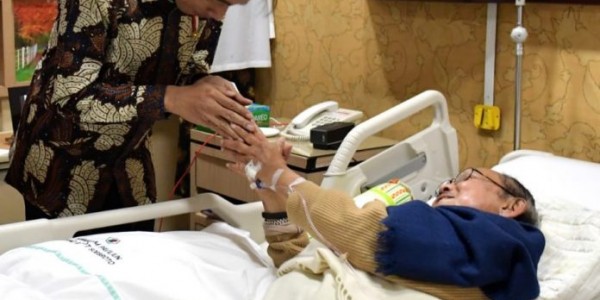 Jenguk BJ Habibie di RSPAD, Jokowi: Beliau Kecapean
